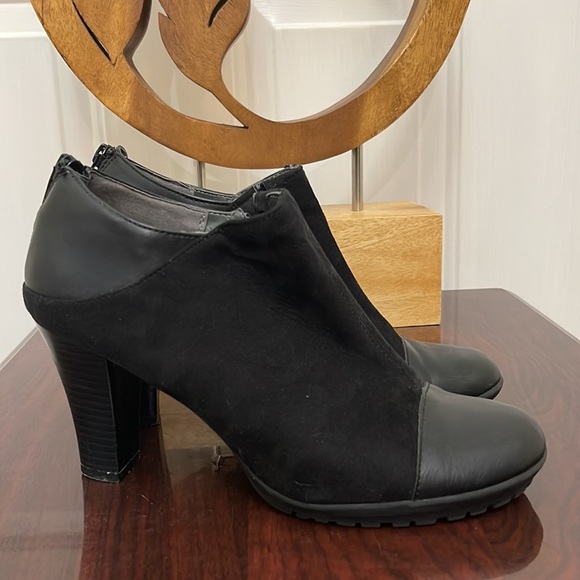 AEROSOLES Faux Leather & Suede Zippered Back Booties - 9 (US) black - Picture 4 of 8